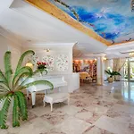 Izida Palace Aparthotel 3*