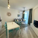 Aparthotel Izida Palace 3*