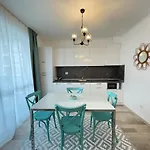 Izida Palace Aparthotel 3*
