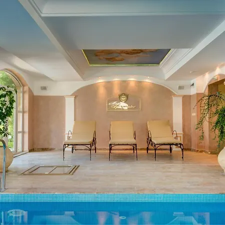 Izida Palace Aparthotel 3*
