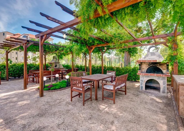 Izida Palace מלון דירות