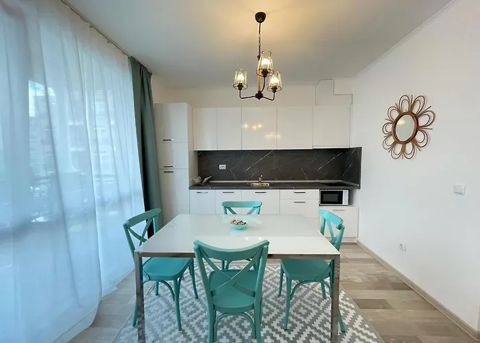 Izida Palace מלון דירות 3*