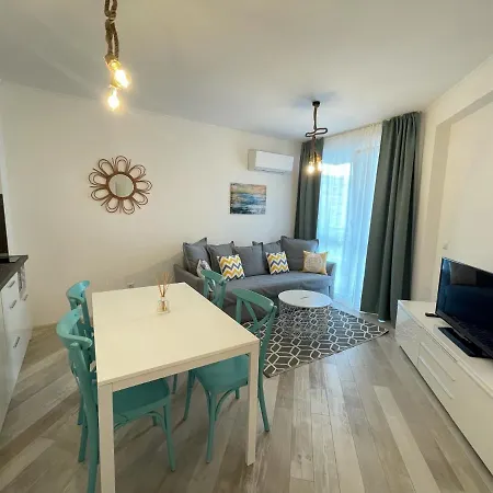 Aparthotel Izida Palace 3*