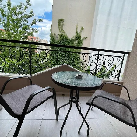 Izida Palace Apartmanhotel Napospart