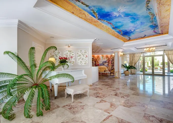 Izida Palace Apartmanhotel 3*