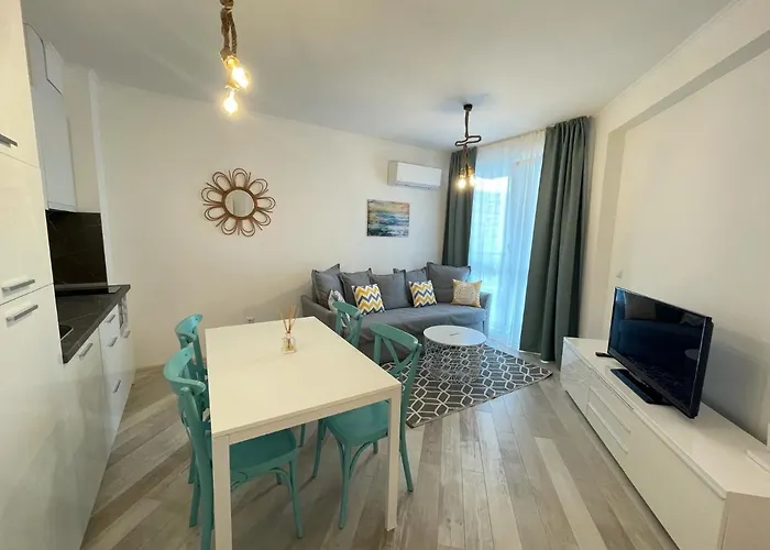 Apartmanhotel Izida Palace 3*