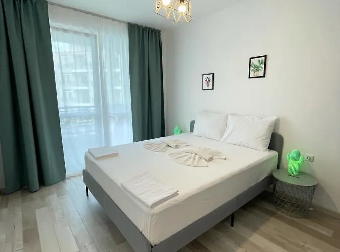 Izida Palace Apartmanhotel 3*